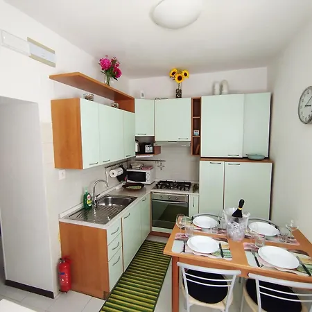 Storico In Viale Apartment Trieste