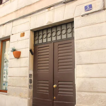 Storico In Viale Appartamento Trieste